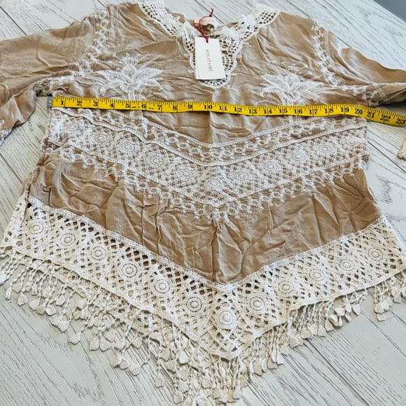 Solitaire Beige and White Lace Blouse - Picture 2 of 7